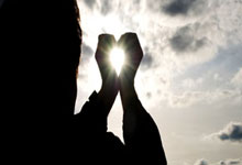 濃眉稱贊莫布裏和阿倫籃下如同鐵桶 爭搶前場板也頗具實力.